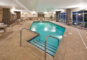 AmericInn by Wyndham Fairfield - Piscina
