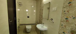 Sri Maharaja Residency - Bathroom
