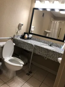 Quality Inn Clinton - Laurens I-26 - Badeværelse