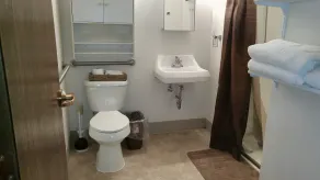 Lewellen Lodge - Bathroom