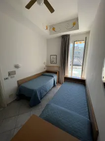 Hotel Villa dei Fiori - sul mare con piscina - Chambre