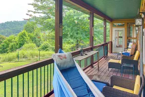 Wraparound Porch w/ Views: Blue Ridge Mtn Gem! - Interiør