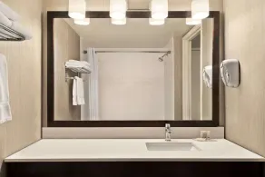 Days Inn by Wyndham Saskatoon - Salle de bain