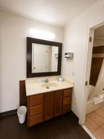 Vernals Best Value Inn - Bathroom