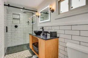 Cozy Valley Stream Studio, 20 Mi to Times Square! - Bathroom