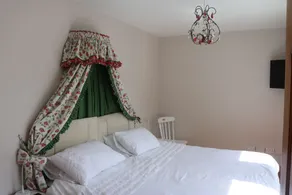Five Oaks Bed & Breakfast with free parking, tranquil setting - Chambre