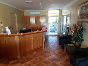 Emerald Explorers Inn - Reception