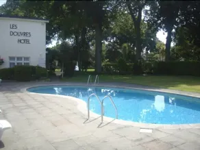 Les Douvres Hotel - Piscine