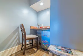 The Maid's Quarters Bed Breakfast & Tearoom - Room