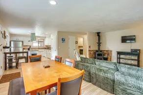 Creative Escape! Eagle's Nest Hideaway - Interior