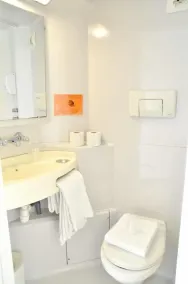 Nuit D'Hôtel Saran - Salle de bain