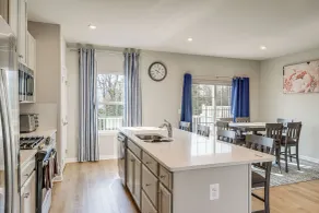 30 Mi to Downtown DC: Charming Dale City Townhome! - Interiör