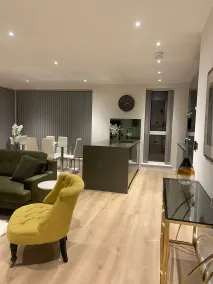 Marvelous 3 Bed Penthouse in KewBridge - Restaurant