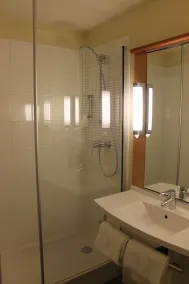 ibis Avallon - Salle de bain