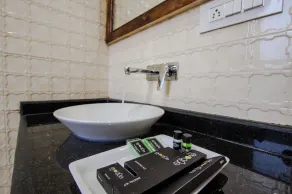 Evoque Hotel - River View Near Mall Road - Salle de bain
