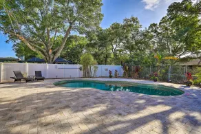 Modern Clearwater Home w/ Deck: 9 Mi to Beach - Interiör