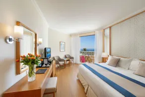 Constantinou Bros Athena Beach Hotel - Chambre