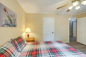 Pet-friendly Checotah Home w/ Deck & Lake Views! - Interiør