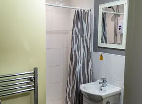 Lymedale Suites Studios & Aparthotel in NEWCASTLE UNDER LYME & STOKE - Baño