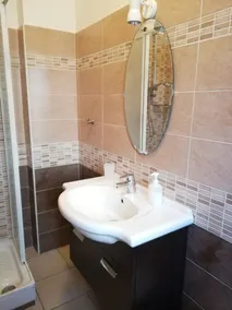 The Yellow House - Bathroom