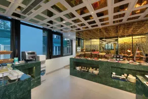 Le Premier Hotel & Rooftop Bar - Restaurante