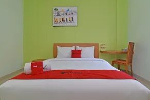 RedDoorz Plus @ Mahendradatta Denpasar - Room