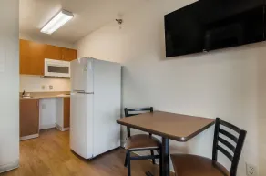 HomeTowne Studios by Red Roof Denver - Glendale/ Cherry Creek - Zimmer