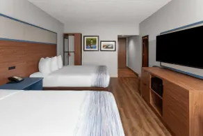 AmericInn & Suites by Wyndham Baraboo Event Center - Zimmer