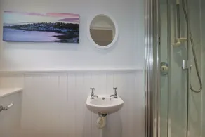 3 The Bowling Green - Bathroom