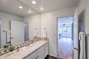 Oceanside Home w/ Rooftop Patio - Steps to Beach! - Innvendig