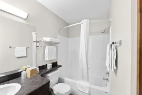 SureStay Plus Hotel by Best Western Hardisty - Bathroom