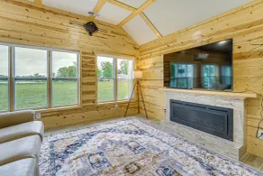 Walk to Shay Lake: Updated Home w/ Water View! - Innenbereich