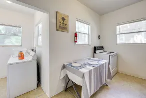 Walk to Food & Art: Condo in Historic Riverside - Innenbereich