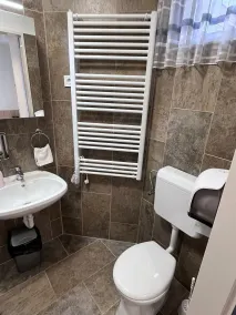 Május 1 Vendégház - Torony - Bathroom
