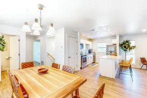 The Jewel of Elkhart, Lower Unit - Interni