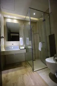 Jounieh Suites Boutique Hotel - Bathroom