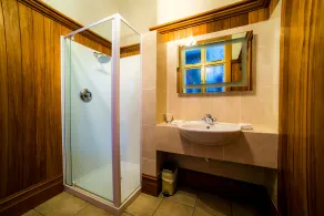 Shady Rest Bed & Breakfast - Badezimmer