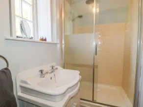 Fenwick Retreat at Fenwick Lodge - Bathroom