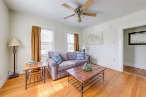 1/2 Mi to Pier: Wfh-friendly Apt in Maine! - Intérieur