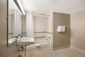 Red Carpet inn Edison - Bathroom