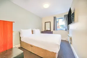 GO2 Gloucester Hotel by OYO - Habitación