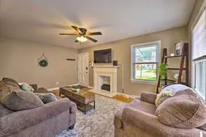 Charming Charleston Home w/ Yard & Fire Pit! - Intérieur