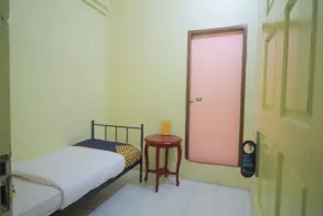 SPOT ON 2305 Andys Nur Penginapan - Habitación