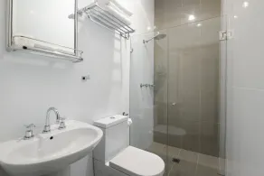 High Cross Randwick by Sydney Lodges - Bathroom
