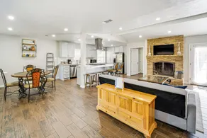 Stay Near All Family Entertainment in Dallas - Innvendig