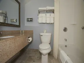 Quality Inn Bourne - Cape Cod - Badezimmer