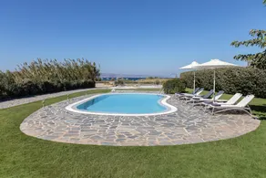 Aqua Breeze Villas on the beach - Pool