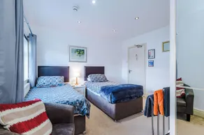 Professional Contractor's Retreat, Superfast WIFI, FREE Van Parking CCTV - Zimmer