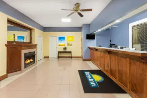 Days Inn by Wyndham Orangeburg South - Hall