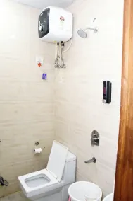 Hotel Fortune Home Noida Sector 135 - Banheiro